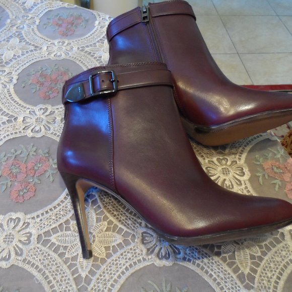 Coach Burgundy Calf Leather Ankle Boots w/ Buckle Detail Size 6M - Picture 2 of 16